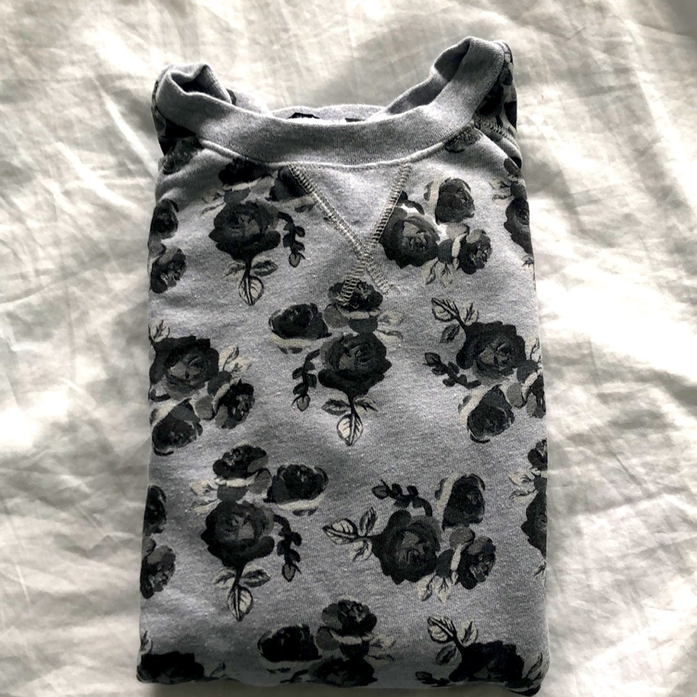Ready for winter?! Super cute sweatshirt!!!